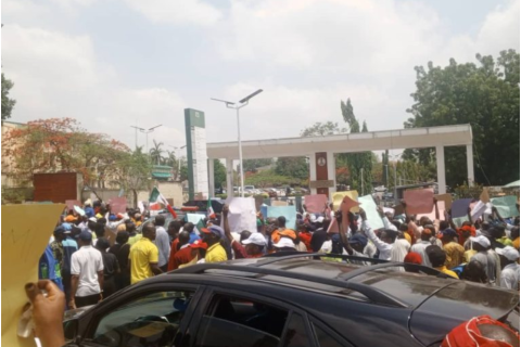 FCT Teachers, LG Workers Protest Unpaid ₦70,000 Minimum Wage